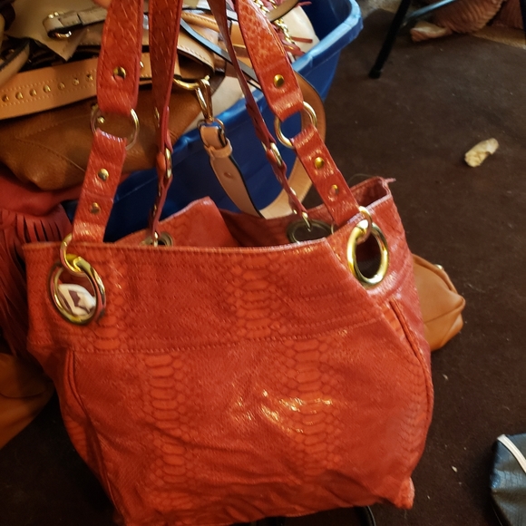 Handbags - Picture 2 of 4